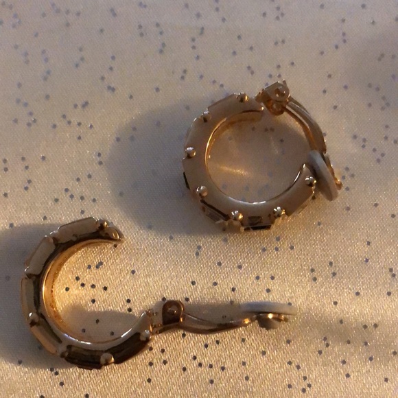 Onyx and cubic zirconia earrings - Picture 6 of 8